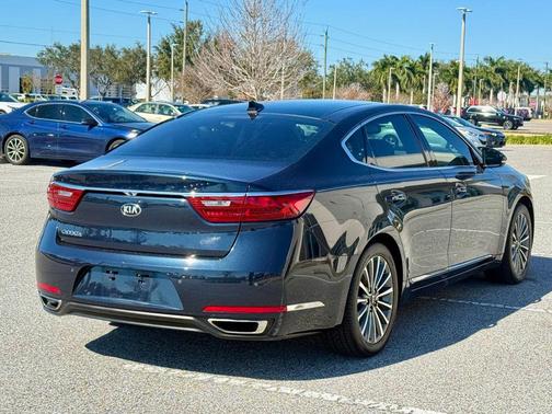2017 Kia Cadenza Premium