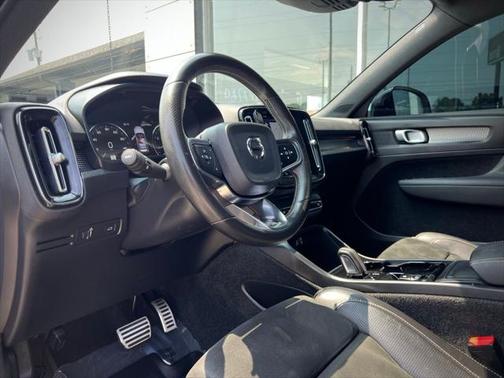 2020 Volvo XC40 T5 R-Design