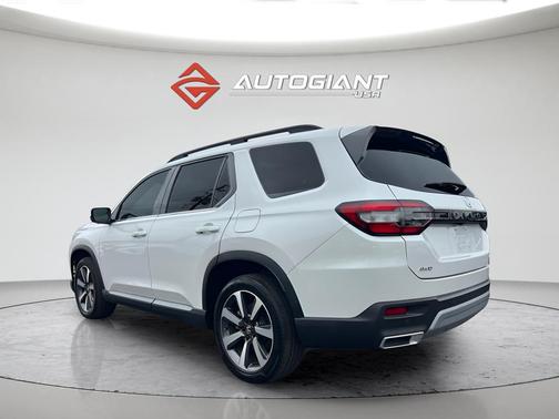 Platinum White Pearl 2023 Honda Pilot AWD Elite