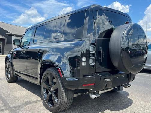 2023 Land Rover Defender 110 V8