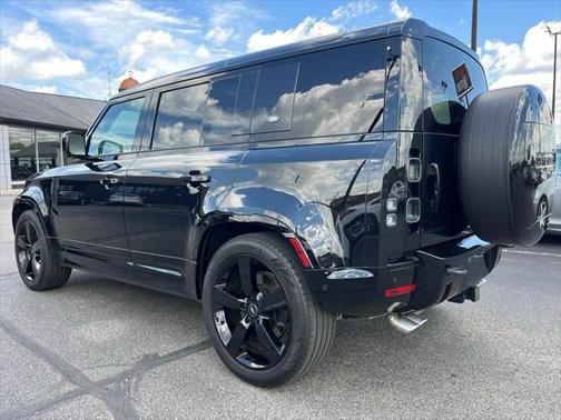 2023 Land Rover Defender 110 V8