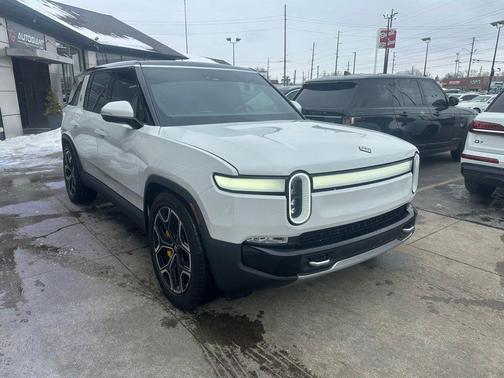 2023 Rivian R1S Adventure