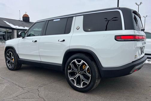 2023 Rivian R1S Adventure