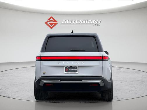 2023 Rivian R1S Adventure