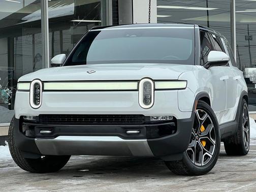 2023 Rivian R1S Adventure