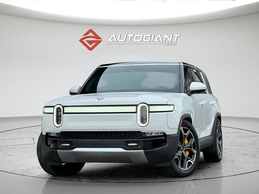 2023 Rivian R1S Adventure