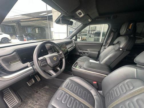 2023 Rivian R1S Adventure