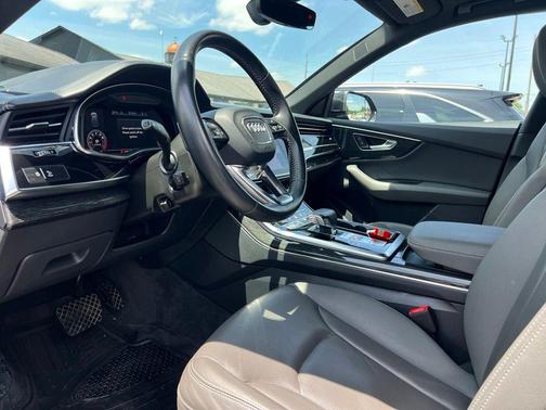 Orca Black Metallic 2019 Audi Q8 3.0T Premium