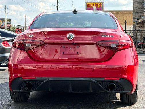 Alfa Rosso 2023 Alfa Romeo Giulia Veloce RWD