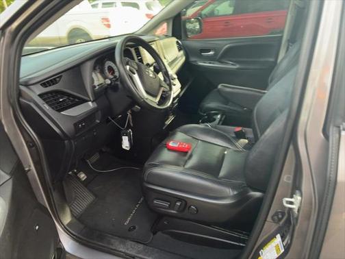 2020 Toyota Sienna SE Premium
