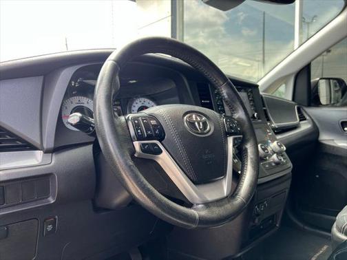 2020 Toyota Sienna SE Premium