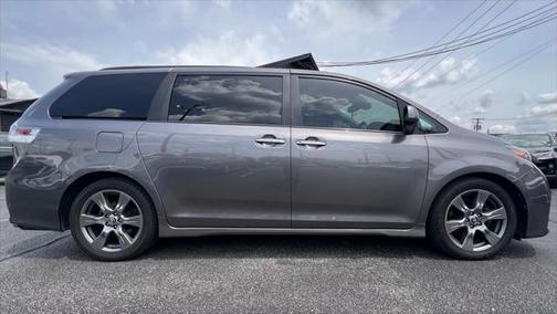 2020 Toyota Sienna SE Premium