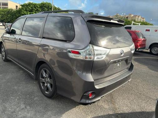 2020 Toyota Sienna SE Premium