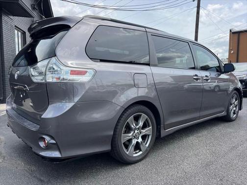 2020 Toyota Sienna SE Premium