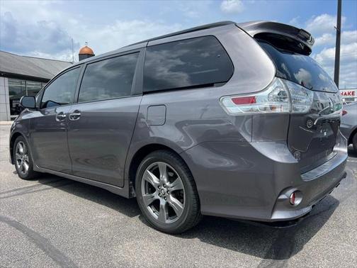 2020 Toyota Sienna SE Premium