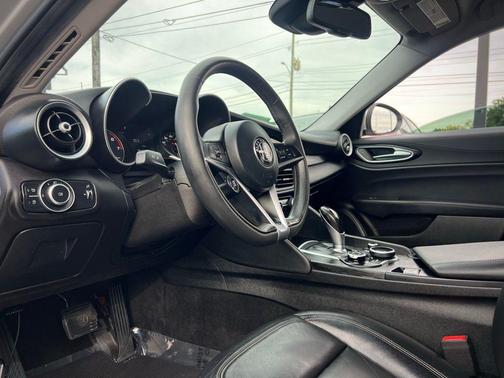 2017 Alfa Romeo Giulia Base