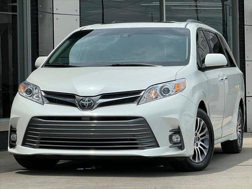2019 Toyota Sienna XLE