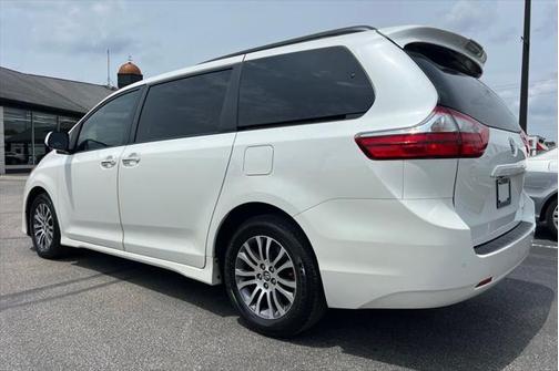 2019 Toyota Sienna XLE