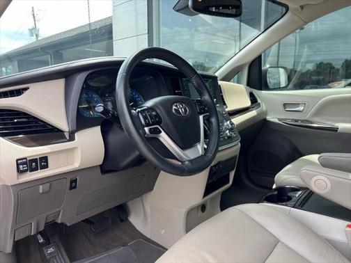 2019 Toyota Sienna XLE