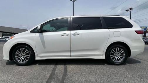 2019 Toyota Sienna XLE