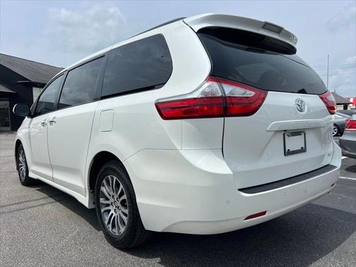 2019 Toyota Sienna XLE