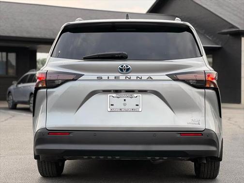 2024 Toyota Sienna XLE 8 Passenger