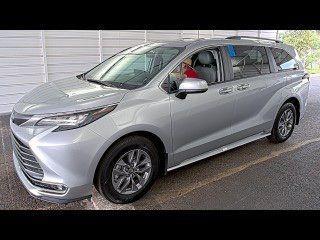 2024 Toyota Sienna XLE 8 Passenger