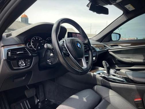2019 BMW 530 530i