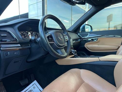 2018 Volvo XC90 T5 Momentum