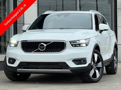 2019 Volvo XC40 T5 Momentum
