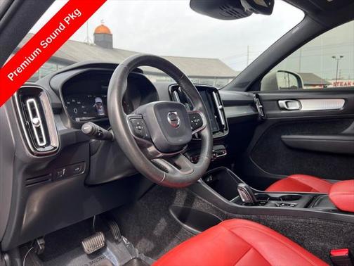2019 Volvo XC40 T5 Momentum
