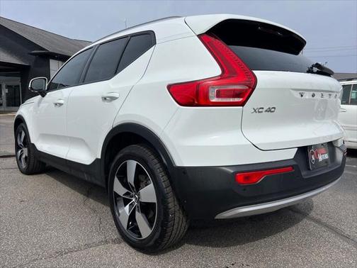 2019 Volvo XC40 T5 Momentum