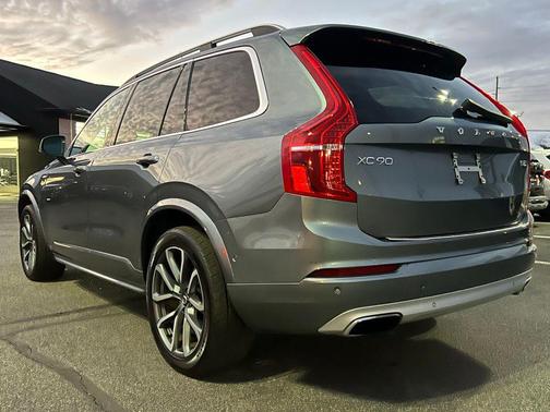 2019 Volvo XC90 T6 Momentum