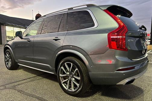 2019 Volvo XC90 T6 Momentum