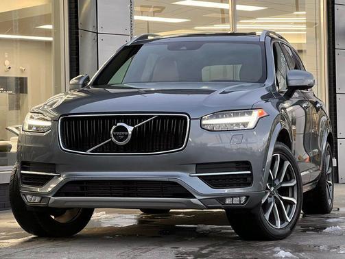 2019 Volvo XC90 T6 Momentum