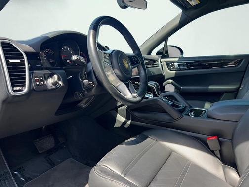 Black 2021 Porsche Cayenne Cayenne