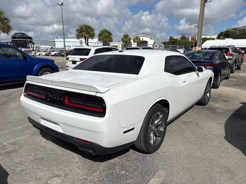 White Knuckle Clearcoat 2019 Dodge Challenger SXT