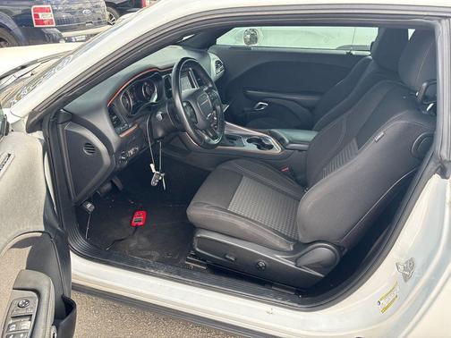White Knuckle Clearcoat 2019 Dodge Challenger SXT