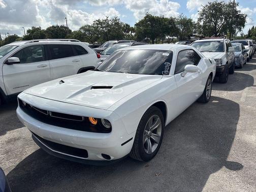 White Knuckle Clearcoat 2019 Dodge Challenger SXT