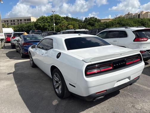 White Knuckle Clearcoat 2019 Dodge Challenger SXT