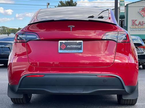 2022 Tesla Model Y Long Range Dual Motor All-Wheel Drive