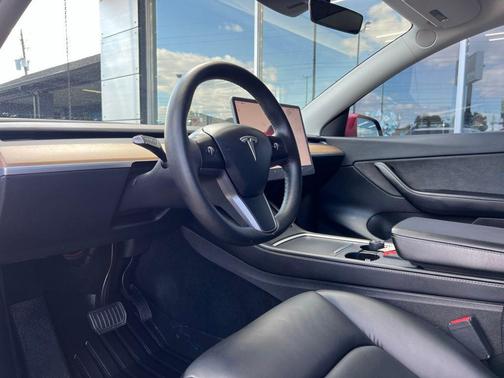2022 Tesla Model Y Long Range Dual Motor All-Wheel Drive