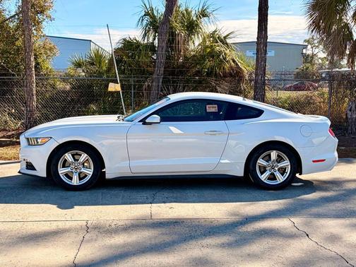 2017 Ford Mustang V6