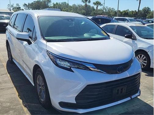 2021 Toyota Sienna LE