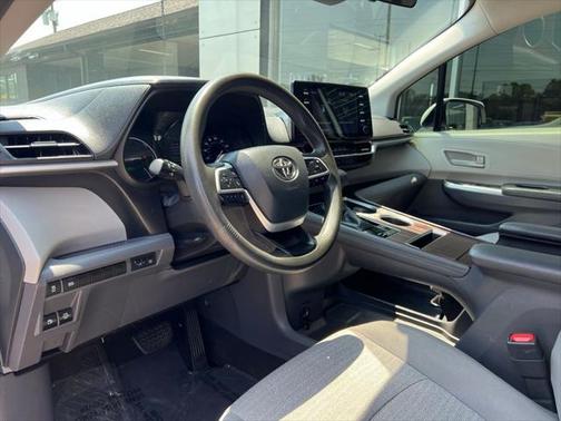 2021 Toyota Sienna LE