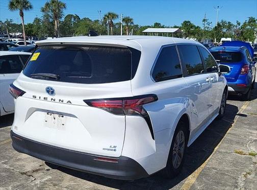 2021 Toyota Sienna LE