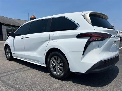 2021 Toyota Sienna LE