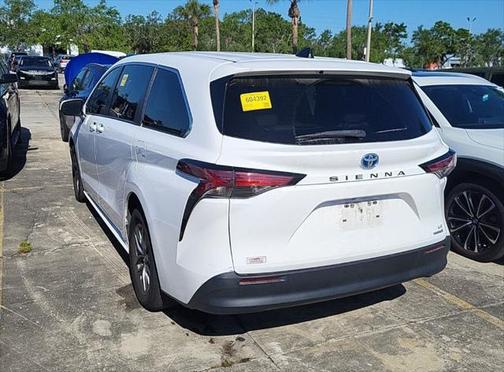 2021 Toyota Sienna LE