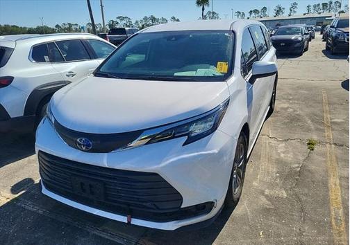 2021 Toyota Sienna LE