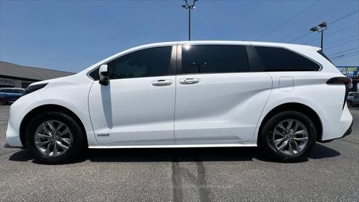 2021 Toyota Sienna LE